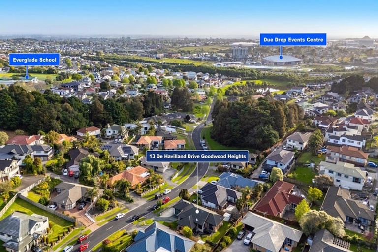 Photo of property in 13 De Havilland Drive, Goodwood Heights, Auckland, 2105