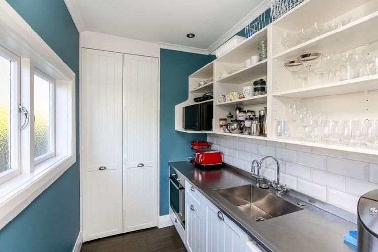 Photo of property in 76 Barrett Street, Westown, New Plymouth, 4310