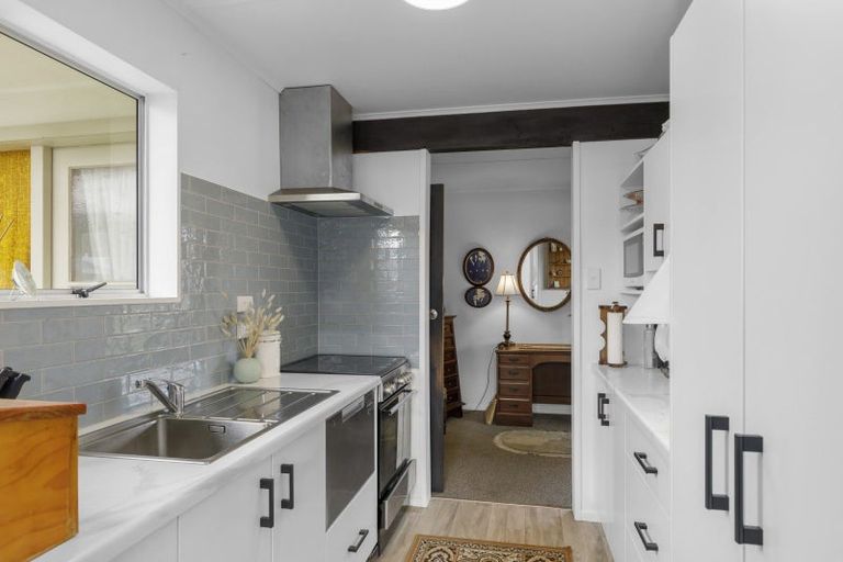 Photo of property in 298 Wellington Road, Wainuiomata, Lower Hutt, 5014