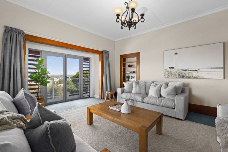 Photo of property in 16 Lighthouse Road, Bluff Hill, Napier, 4110