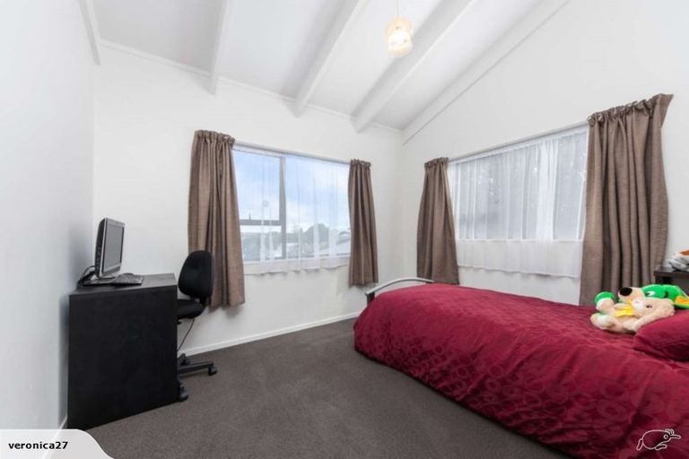 Photo of property in 14 Woodhouse Place, West Harbour, Auckland, 0618