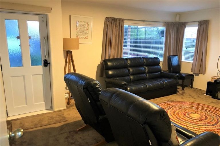 Photo of property in 25 Meadowvale Rise, Titirangi, Auckland, 0604