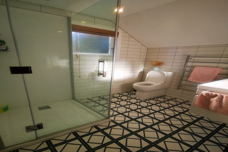 Photo of property in 16 Indira Place, Khandallah, Wellington, 6035