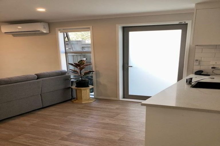 Photo of property in 1a Pavola Grove, Glenfield, Auckland, 0629