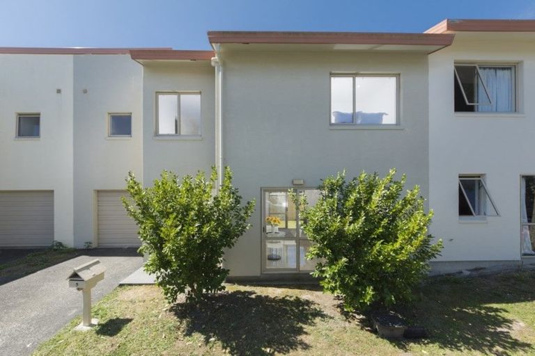 Photo of property in 9 Lockington Avenue, Henderson, Auckland, 0612