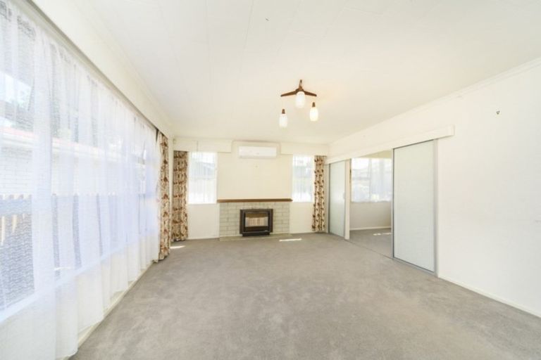 Photo of property in 87 Wikiriwhi Crescent, Awapuni, Palmerston North, 4412
