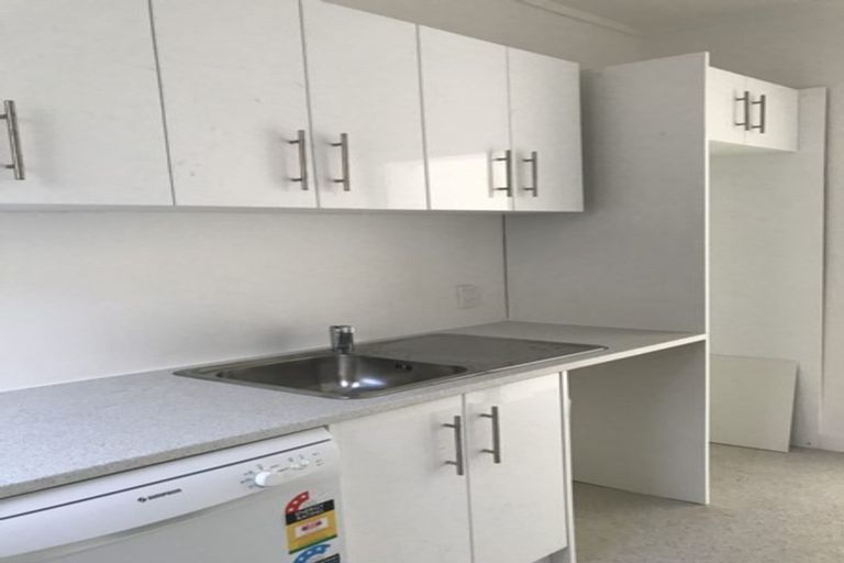 Photo of property in 17 Rua Street, Lyall Bay, Wellington, 6022