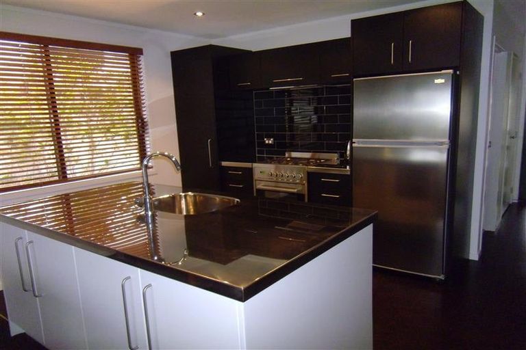 Photo of property in 9a-e Moulton Street, Moturoa, New Plymouth, 4310