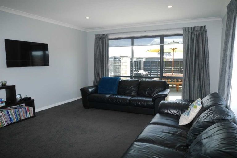 Photo of property in 41 San Priamo Place, Paraparaumu Beach, Paraparaumu, 5032