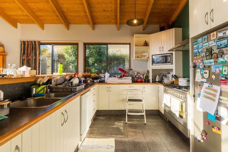 Photo of property in 14 Admiralty Place, Waikawa, Picton, 7220