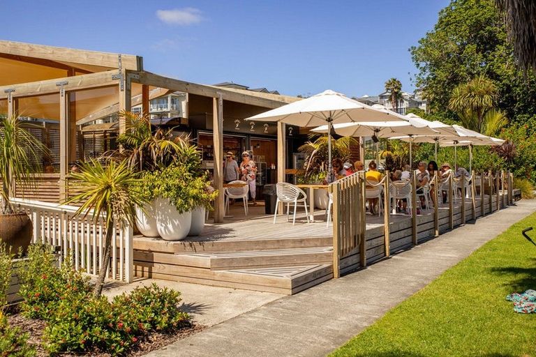 Photo of property in 90 Eaves Bush Parade, Orewa, 0931