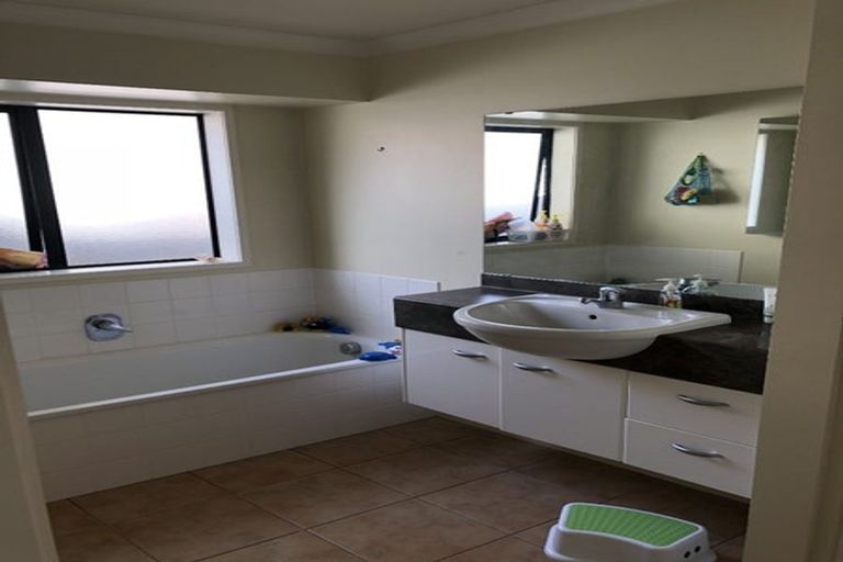 Photo of property in 12a Max Short Drive, Pukekohe, 2120