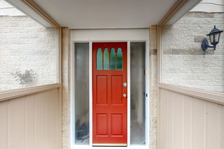 Photo of property in 36 Akaroa Drive, Maupuia, Wellington, 6022