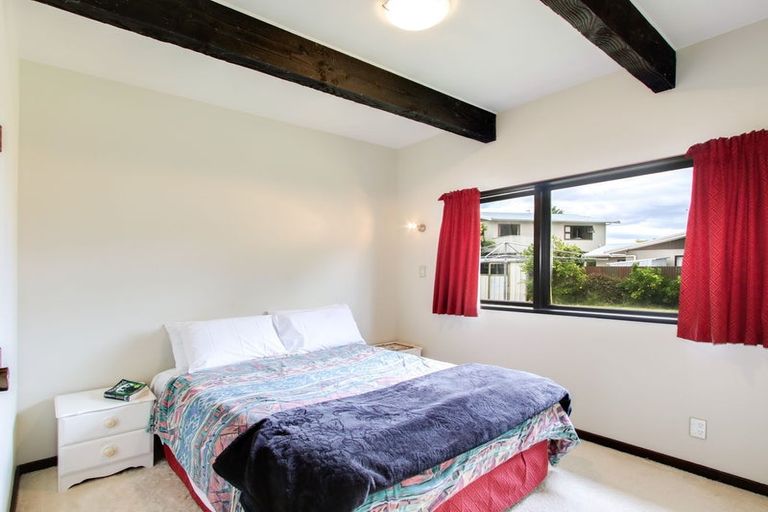 Photo of property in 4 Darcy Place, Massey, Auckland, 0614