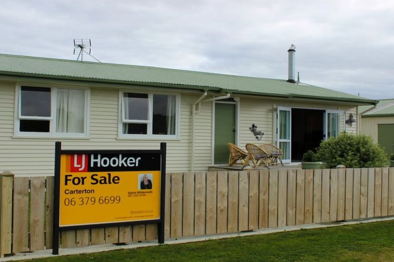 Photo of property in 1a Endelave Way, Carterton, 5713