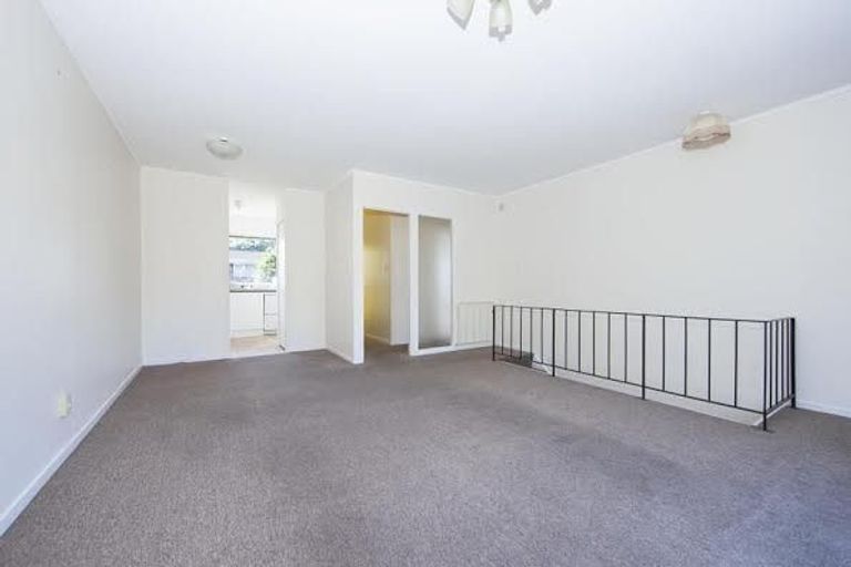 Photo of property in 3/41 Chatsworth Crescent, Pakuranga Heights, Auckland, 2010