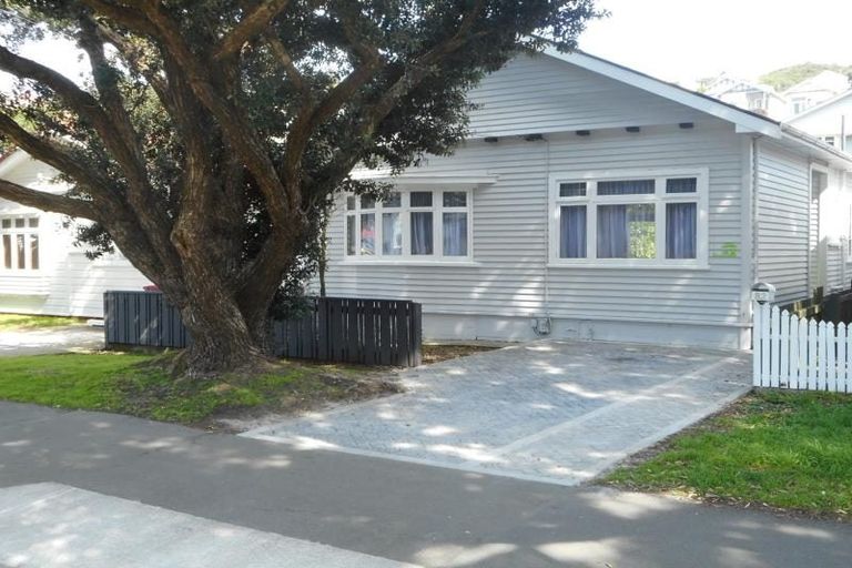 Photo of property in 82 The Parade, Island Bay, Wellington, 6023