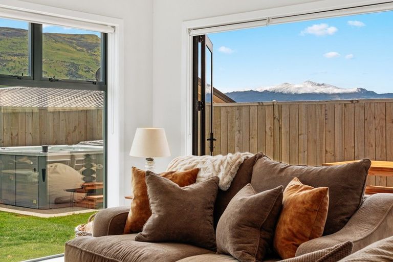 Photo of property in 3 Wheat Street, Jacks Point, Queenstown, 9371