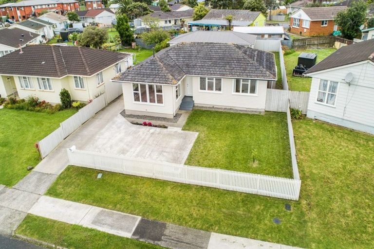 Photo of property in 11 Windrush Close, Mangere, Auckland, 2022