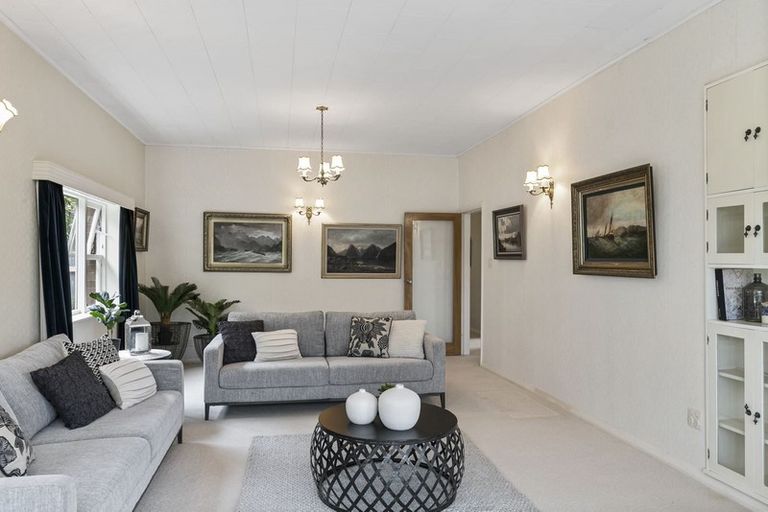 Photo of property in 8 Aplin Terrace, Ngaio, Wellington, 6035