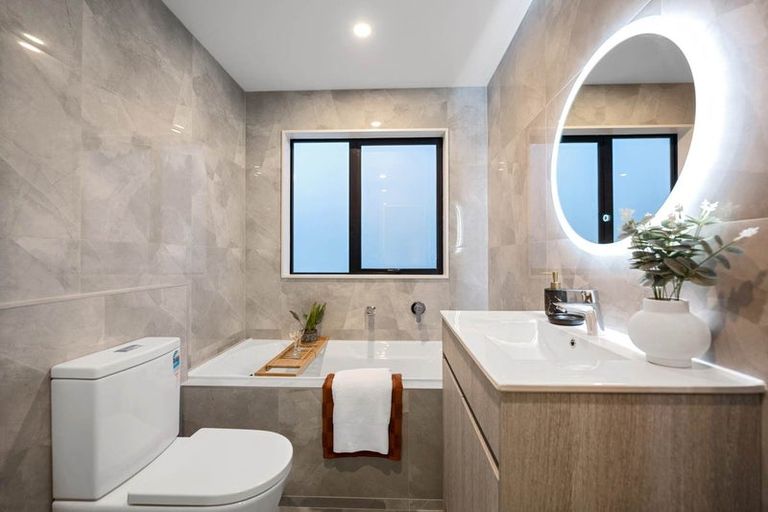 Photo of property in 33c Garadice Road, Rothesay Bay, Auckland, 0630