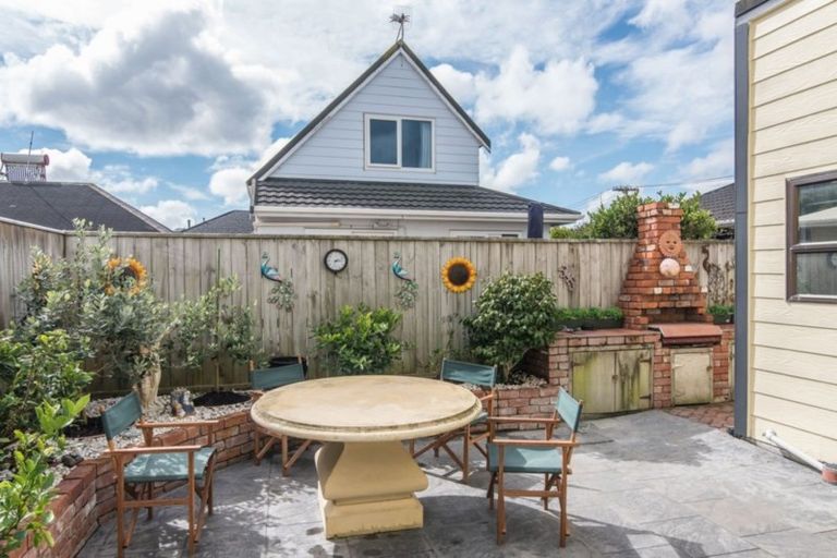 Photo of property in 6 Rua Street, Lyall Bay, Wellington, 6022