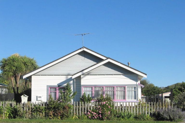Photo of property in 11 De Lautour Road, Kaiti, Gisborne, 4010