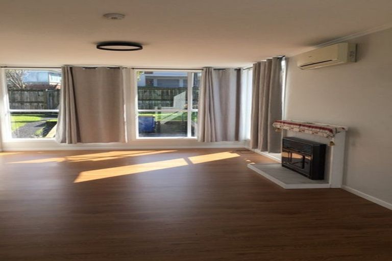 Photo of property in 1/22 Edgeworth Road, Glenfield, Auckland, 0629