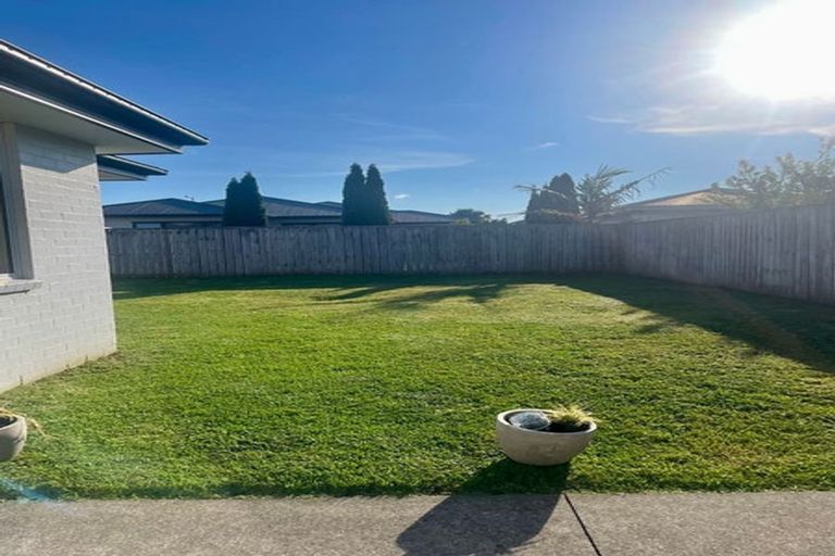Photo of property in 70 Arion Road, Takanini, 2112