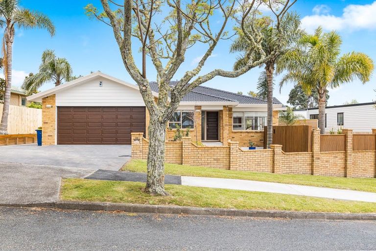 Photo of property in 30 Vermeer Place, West Harbour, Auckland, 0618