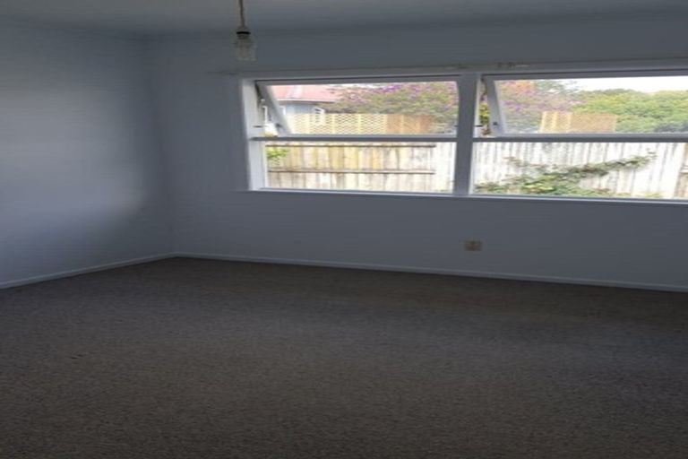 Photo of property in 21 La Rosa Street, Green Bay, Auckland, 0604