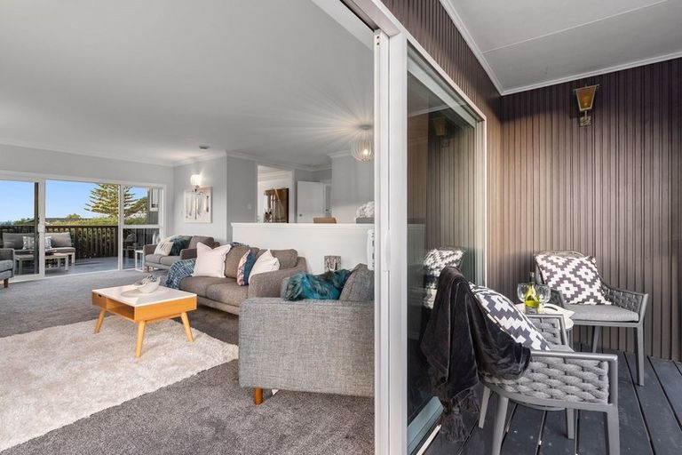 Photo of property in 2/52 Maxwelton Drive, Mairangi Bay, Auckland, 0630