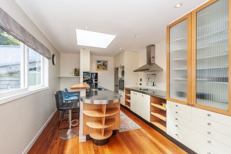 Photo of property in 49 Nevay Road, Miramar, Wellington, 6022