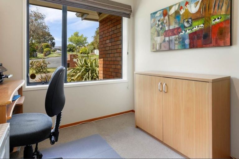 Photo of property in 18 Sharples Place, Somerville, Auckland, 2014