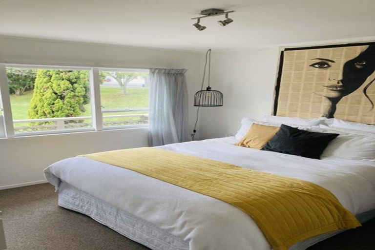 Photo of property in 170a Queen Street, Northcote Point, Auckland, 0627