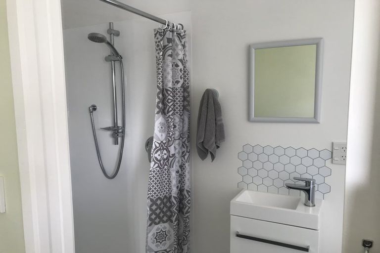 Photo of property in 8 Yorke Road, Haruru, 0204