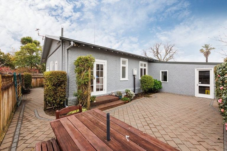 Photo of property in 11 Palm Avenue, Hokowhitu, Palmerston North, 4410