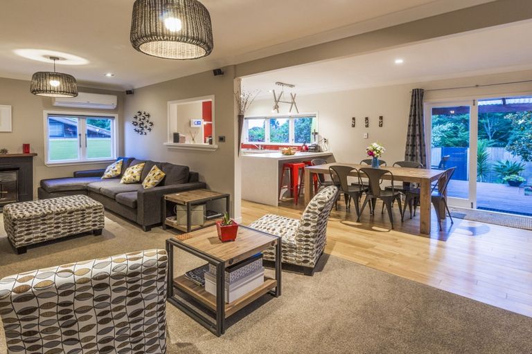 Photo of property in 26 Atkinson Road, Titirangi, Auckland, 0604