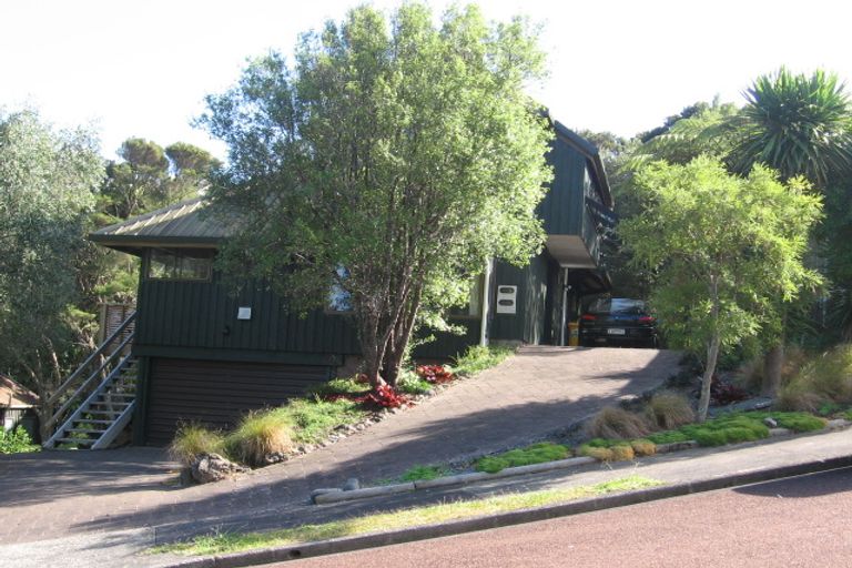 Photo of property in 12 Hebe Place, Birkenhead, Auckland, 0626