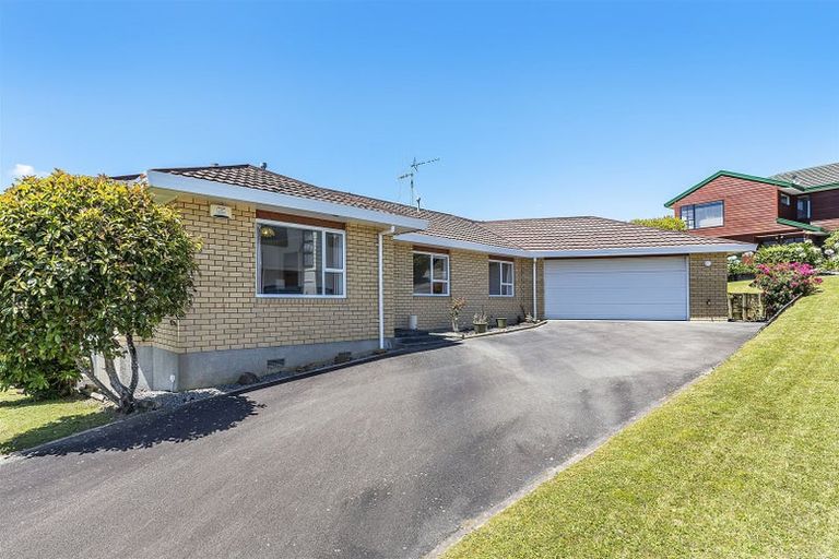 Photo of property in 17 Latitude Close, Whitby, Porirua, 5024
