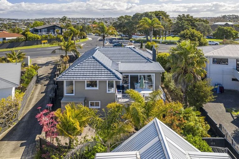 Photo of property in 89 East Coast Road, Castor Bay, Auckland, 0620