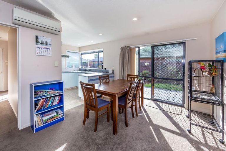 Photo of property in 2/5 Murfitt Place, Sockburn, Christchurch, 8042