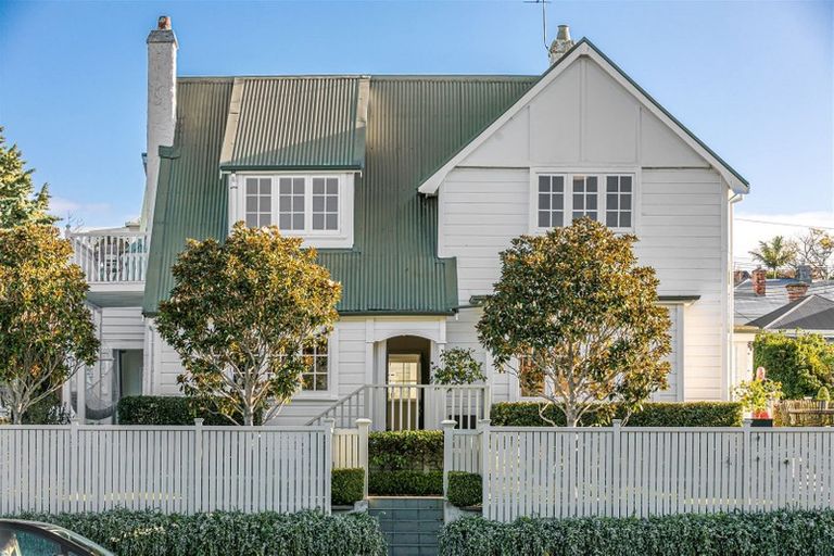 Photo of property in 1/21 Church Street, Devonport, Auckland, 0624