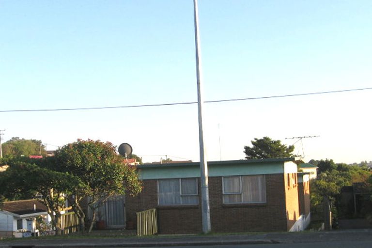 Photo of property in 1/6 Chivalry Road, Glenfield, Auckland, 0629