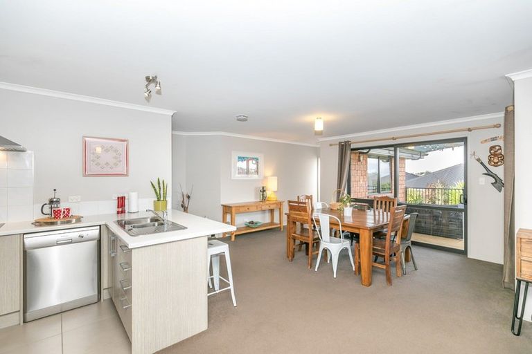 Photo of property in 16 Evergreen Rise, Grandview Heights, Hamilton, 3200