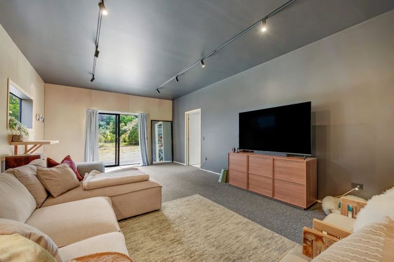 Photo of property in 337 Old Coach Road, Upper Moutere, 7173