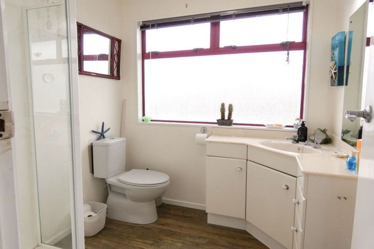 Photo of property in 5 Te Whena Street, Otaki Beach, Otaki, 5512