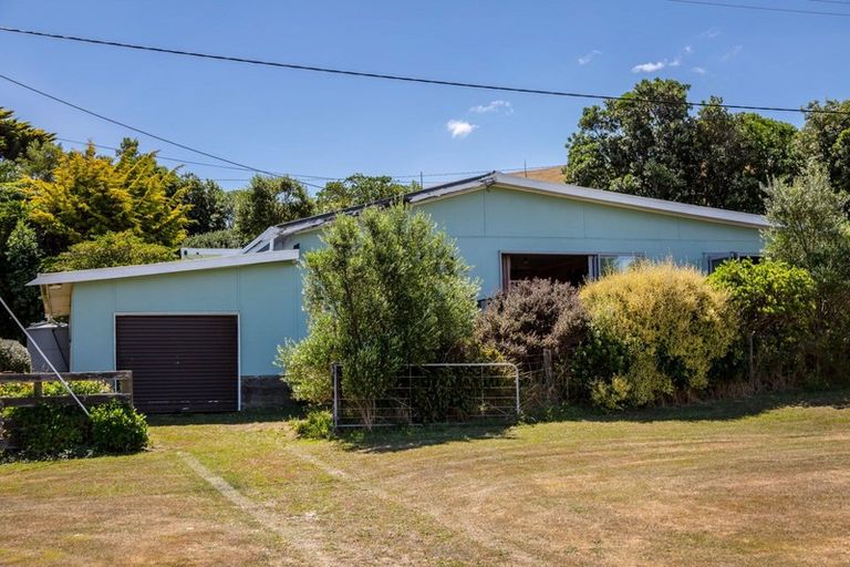 Photo of property in 4 Whangaimoana Beach Road, Whangaimoana, Pirinoa, 5772