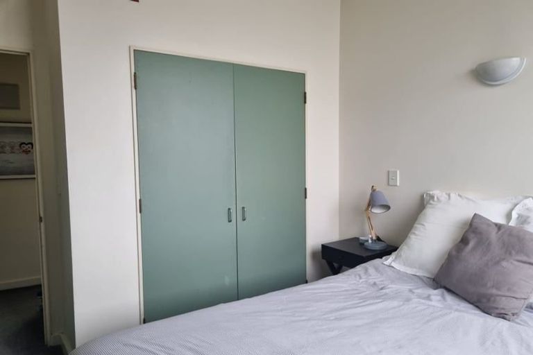 Photo of property in 17 Kent Terrace - Kent Apartments, 4f/16 Kent Terrace, Mount Victoria, Wellington, 6011