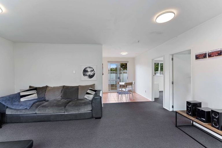 Photo of property in 16 Eruini Street, Waikanae Beach, Waikanae, 5036